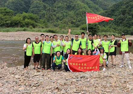 仲夏微風暖，團建進行時